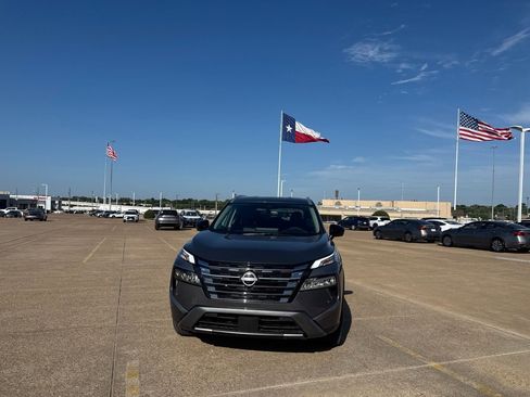 Certified 2026 Nissan Rogue SL FWD image 6
