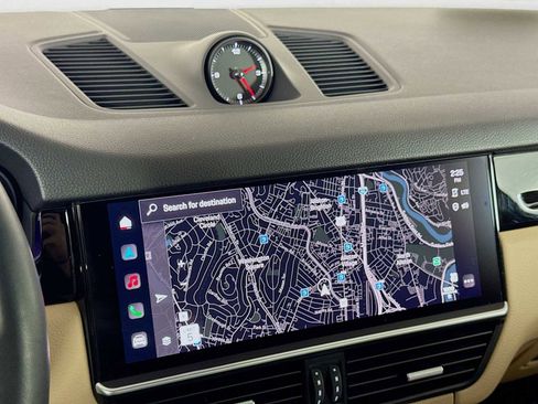 Used 2023 Porsche Cayenne image 32
