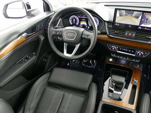 Used 2024 Audi Q5 e Prestige w/ Prestige Package image 26