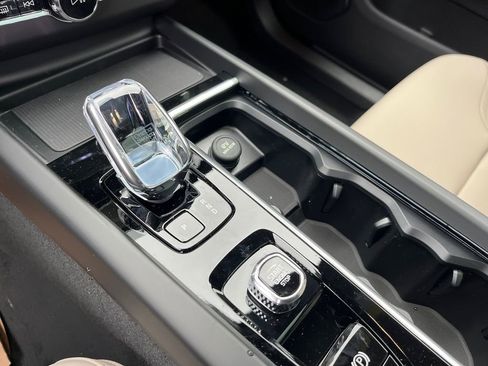 New 2026 Volvo XC60 B5 Plus w/ Protection Package Premier image 18