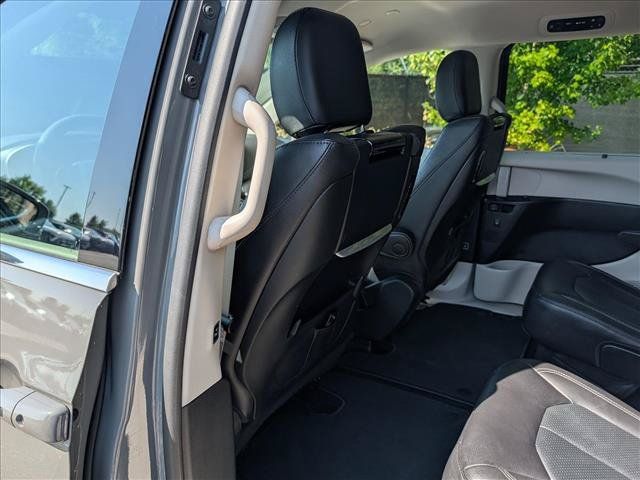 Used 2022 Chrysler Pacifica Touring-L w/ Uconnect Theater Family Group FWD image 28