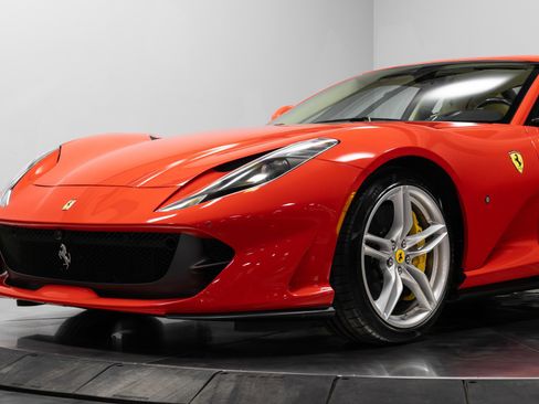 Used 2018 Ferrari 812 Superfast image 5