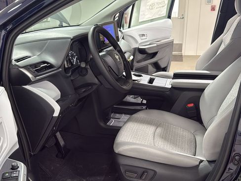 New 2026 Toyota Sienna LE image 12
