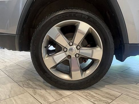 Used 2018 Jeep Grand Cherokee Laredo AWD/4WD image 21