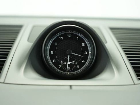 Certified 2025 Porsche Macan image 34