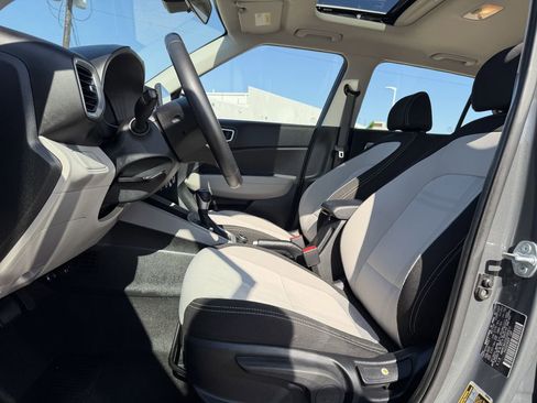 Used 2025 Hyundai Venue SEL FWD image 26