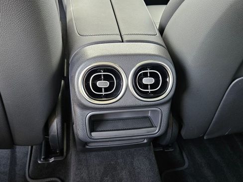 Used 2026 Mercedes-Benz GLC 300 image 18