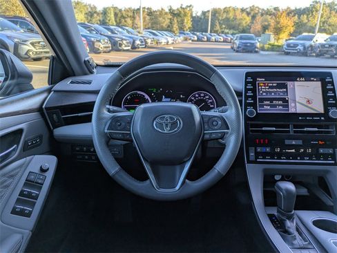 Used 2019 Toyota Avalon Limited image 15