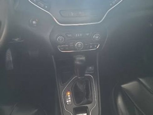 Used 2020 Jeep Cherokee Latitude Plus FWD image 11