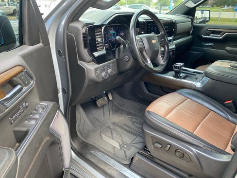 Used 2024 Chevrolet Silverado 1500 High Country AWD/4WD image 4