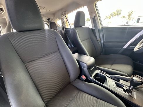 Used 2016 Toyota RAV4 LE FWD image 10