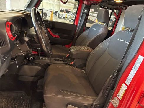 Used 2017 Jeep Wrangler Unlimited Rubicon w/ Connectivity Group AWD/4WD image 6