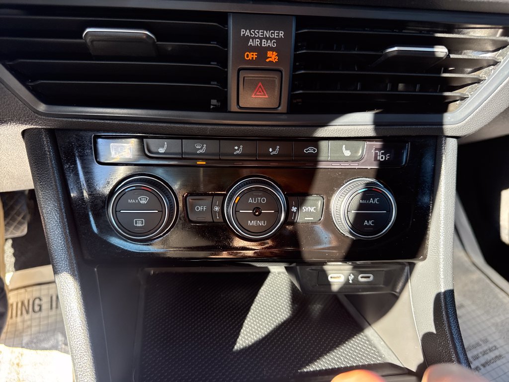 Used 2024 Volkswagen Jetta SE FWD image 29