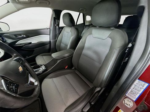 Used 2024 Chevrolet Trax LT w/ Driver Confidence Package FWD image 2