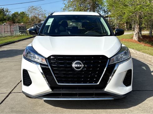Used 2023 Nissan Kicks S image 2