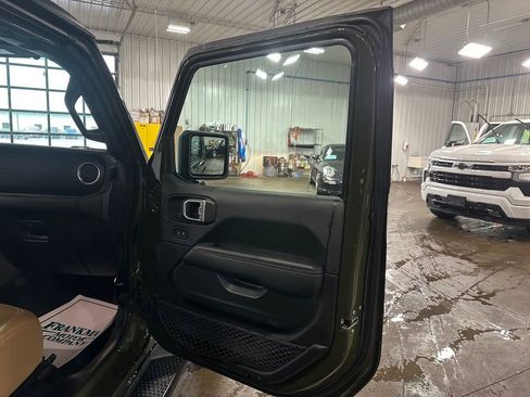 Used 2023 Jeep Wrangler Unlimited Sahara w/ Dual Top Group AWD/4WD image 29
