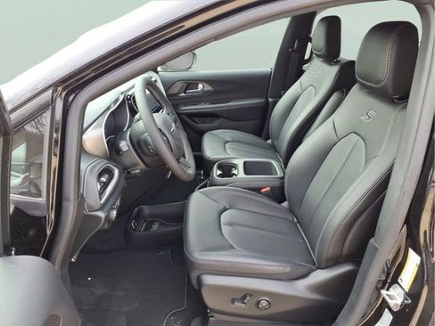 New 2026 Chrysler Pacifica Select w/ S Appearance Package FWD image 15