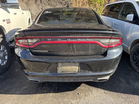 Used 2015 Dodge Charger SXT image 5