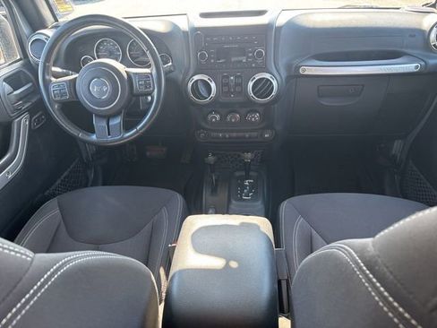 Used 2015 Jeep Wrangler Unlimited Rubicon w/ Connectivity Group AWD/4WD image 24