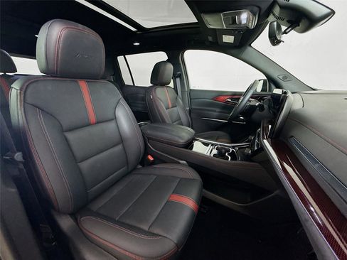 Used 2024 Chevrolet Traverse RS image 27