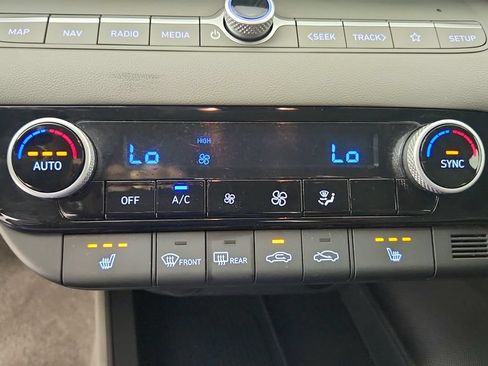 Used 2025 Hyundai Elantra SEL FWD image 23