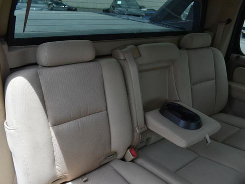 Used 2013 Chevrolet Avalanche LS RWD image 25