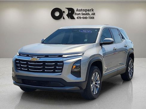 Used 2025 Chevrolet Equinox LT image 2