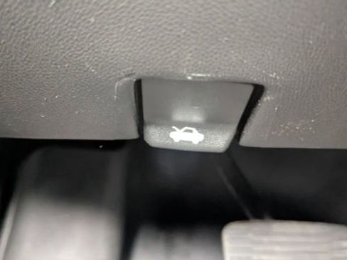 Used 2021 GMC Sierra 2500 4x4 Crew Cab w/ Convenience Package image 30