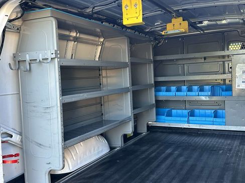 Used 2017 Chevrolet Express 2500 RWD image 22