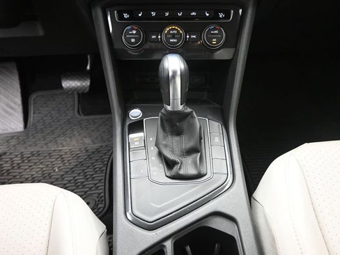 Used 2019 Volkswagen Tiguan SE FWD image 13