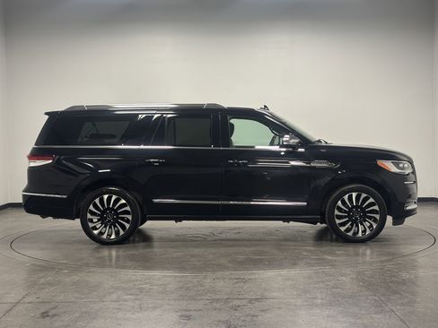 Used 2022 Lincoln Navigator L Black Label image 3