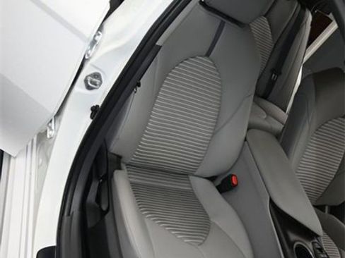 Used 2024 Toyota Camry SE image 15