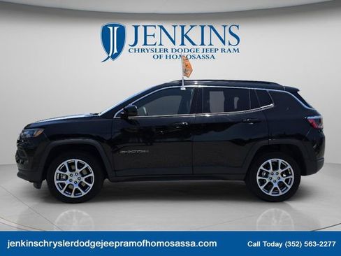 Certified 2023 Jeep Compass Latitude AWD/4WD image 9