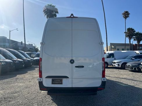 Used 2021 Mercedes-Benz Sprinter 2500 w/ Driver Convenience Package image 5