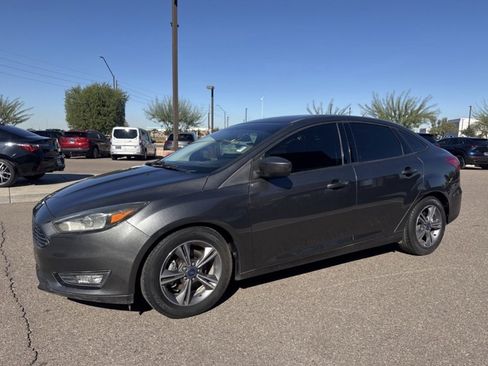 Used 2018 Ford Focus SE w/ SE Appearance Package image 10