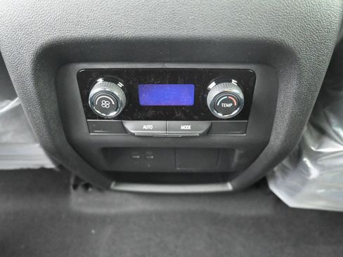New 2026 Chevrolet Traverse LT w/ Sun and Wheel Package FWD image 24
