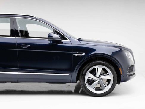 Used 2019 Bentley Bentayga image 23