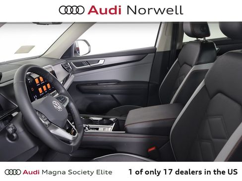 Used 2024 Volkswagen Atlas Peak Edition SEL AWD/4WD image 17