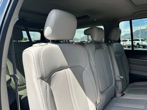 Used 2023 Jeep Wagoneer L Series III w/ Premium Group I AWD/4WD image 29