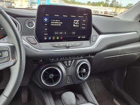 Used 2024 Chevrolet Blazer LT w/ Convenience Package FWD image 6