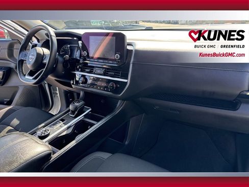 Used 2025 Nissan Pathfinder SV AWD/4WD image 41