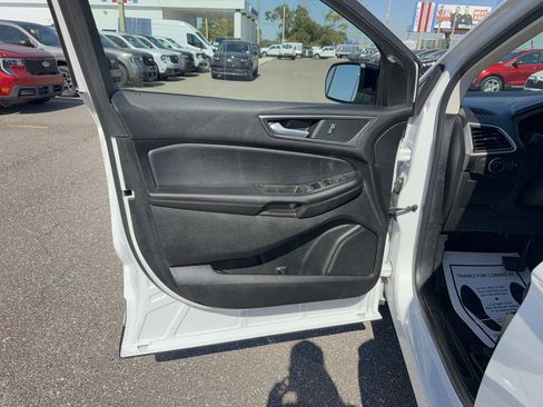 Certified 2022 Ford Edge SE w/ Black Appearance Package AWD/4WD image 8