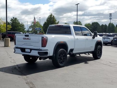 Used 2024 GMC Sierra 2500 AT4 AWD/4WD image 3