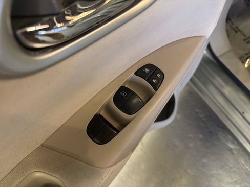 Used 2013 Nissan Sentra SV FWD image 13