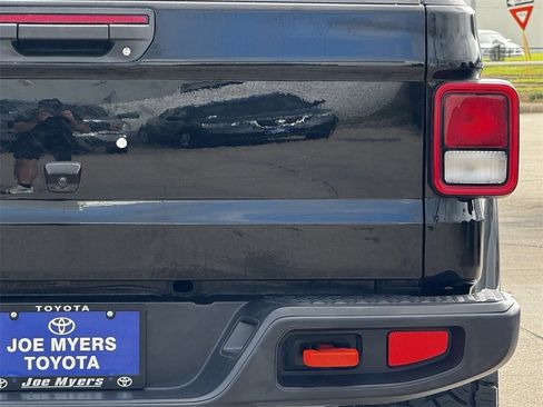 Used 2022 Jeep Gladiator Mojave image 9