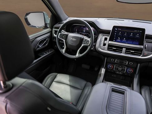 Used 2023 Chevrolet Suburban Z71 w/ Luxury Package AWD/4WD image 29