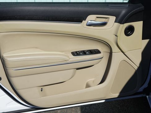 Used 2013 Chrysler 300 AWD w/ Driver Convenience Group image 10