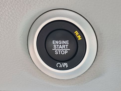 Used 2024 Chrysler Pacifica Limited FWD image 26