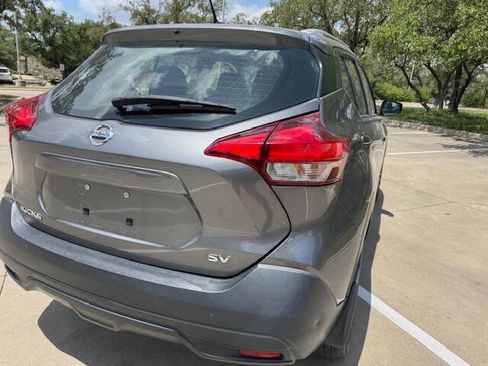 Used 2019 Nissan Kicks SV image 11