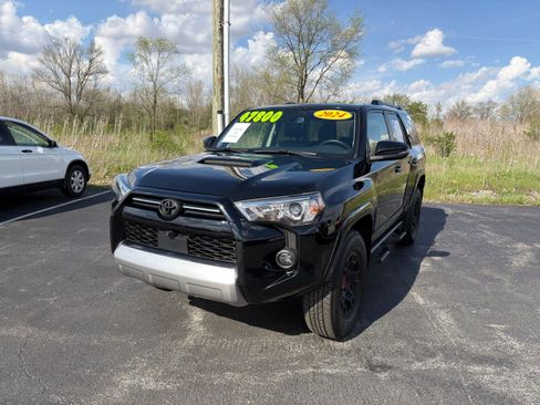 Used 2024 Toyota 4Runner TRD Off-Road Premium AWD/4WD image 2
